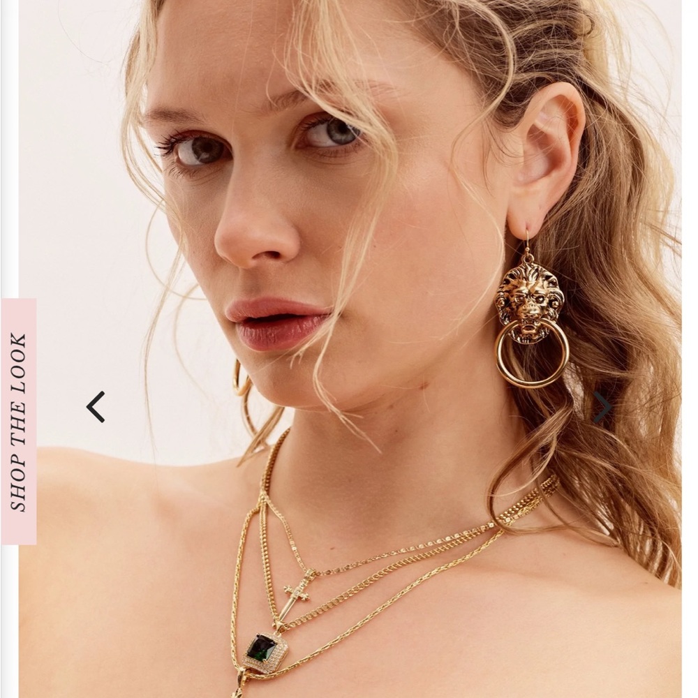 Vanessa Mooney Small Doorknocker Gold Earrings